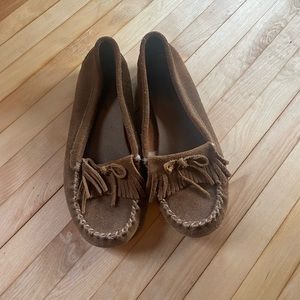 Minnetonka moccasins size 9